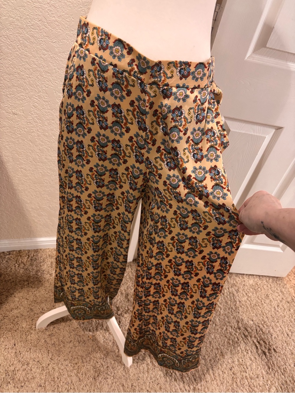 Max Studio gold Floral-Print Wide Leg Pants with pockets! So cute and comfy!!